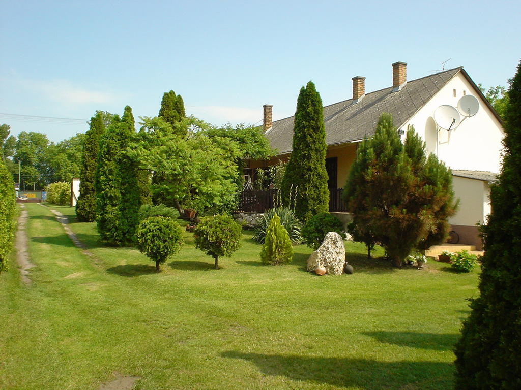 Oeroekzoeld Apartmanok Balatonfenyves Exterior photo